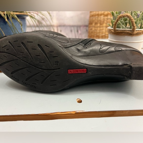 Pikolinos 'Lille' Quilted Leather Black Ankle Booties Size 40 (9-9.5) - Picture 9 of 12